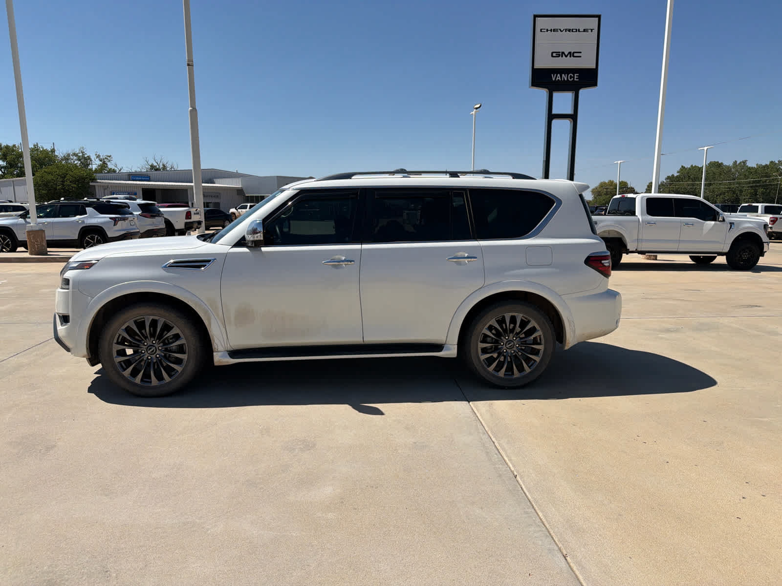 Used 2023 Nissan Armada Platinum w/ Cargo Package RWD image 3