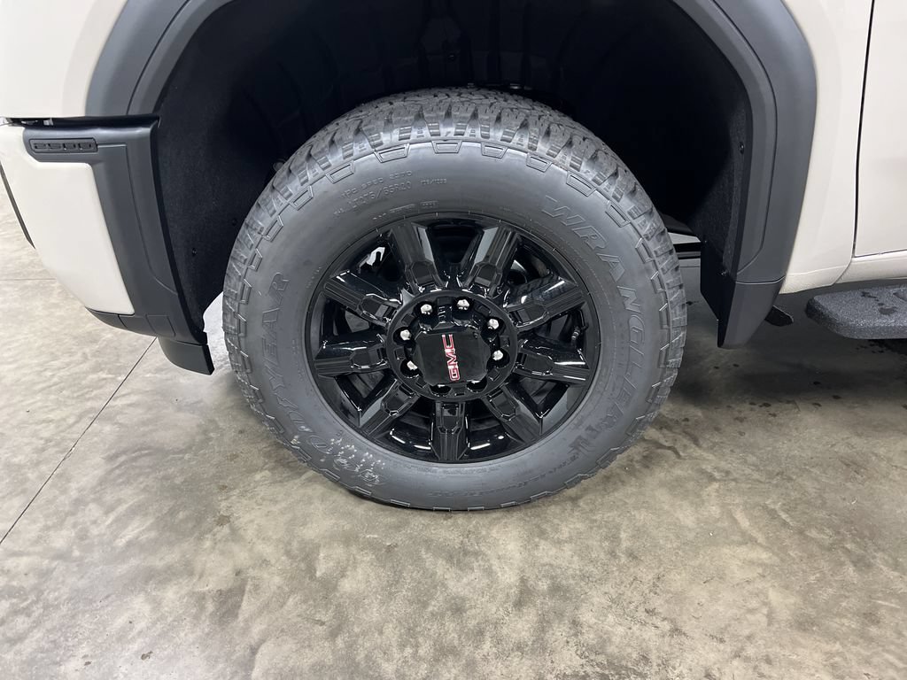 New 2026 GMC Sierra 2500 AT4 w/ AT4 Premium Plus Package AWD/4WD image 25