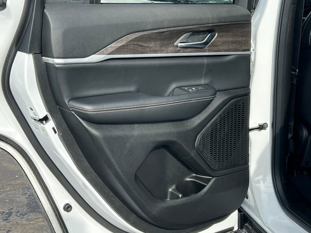 New 2026 Jeep Grand Cherokee Altitude image 32