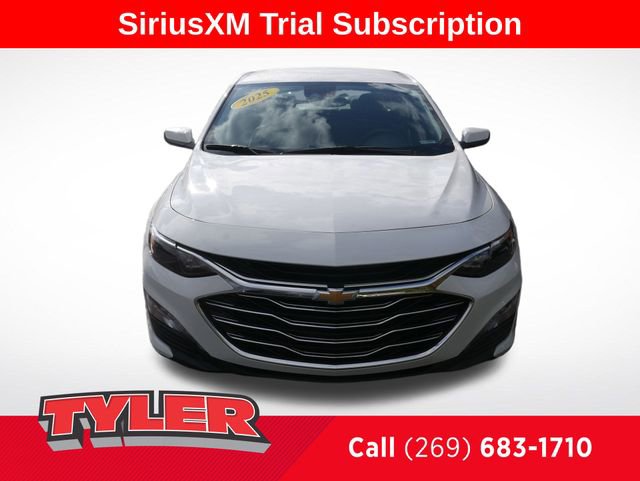 Used 2025 Chevrolet Malibu LT image 2