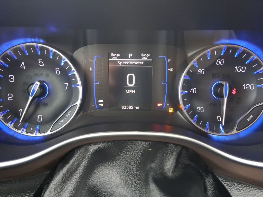 Used 2019 Chrysler Pacifica Touring-L image 27