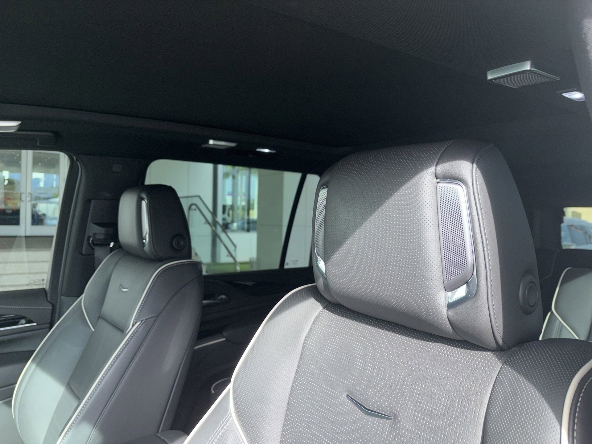 Used 2023 Cadillac Escalade ESV Sport w/ LPO, ONYX Package AWD/4WD image 10