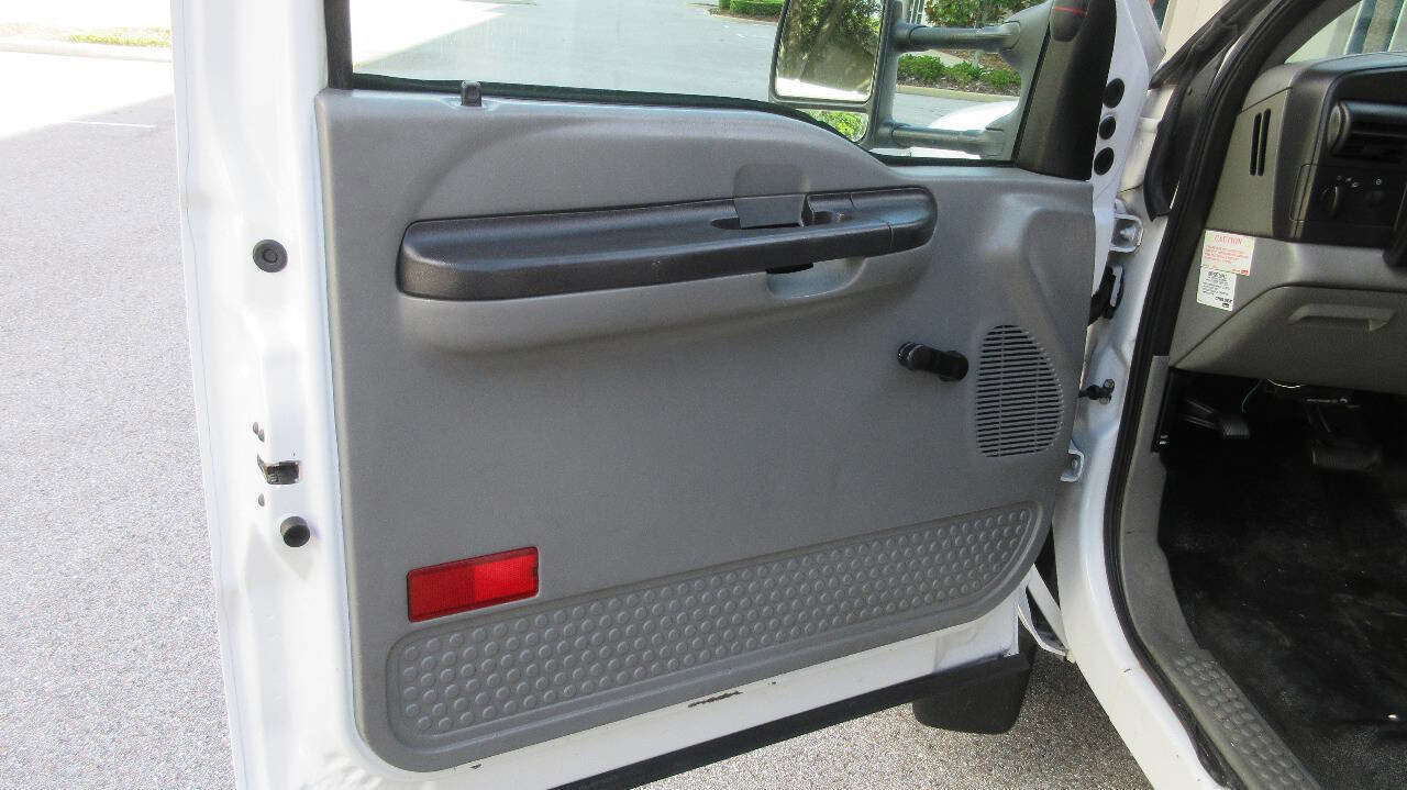 Used 2007 Ford F550 2WD Regular Cab Super Duty image 12