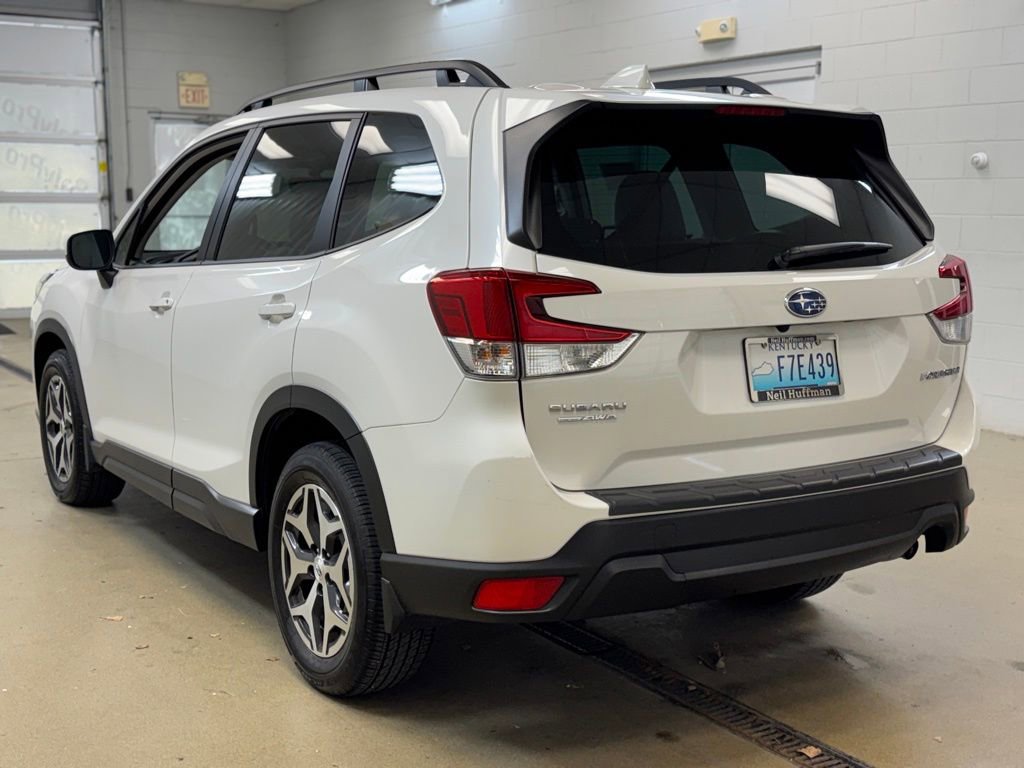 Used 2023 Subaru Forester Premium image 7