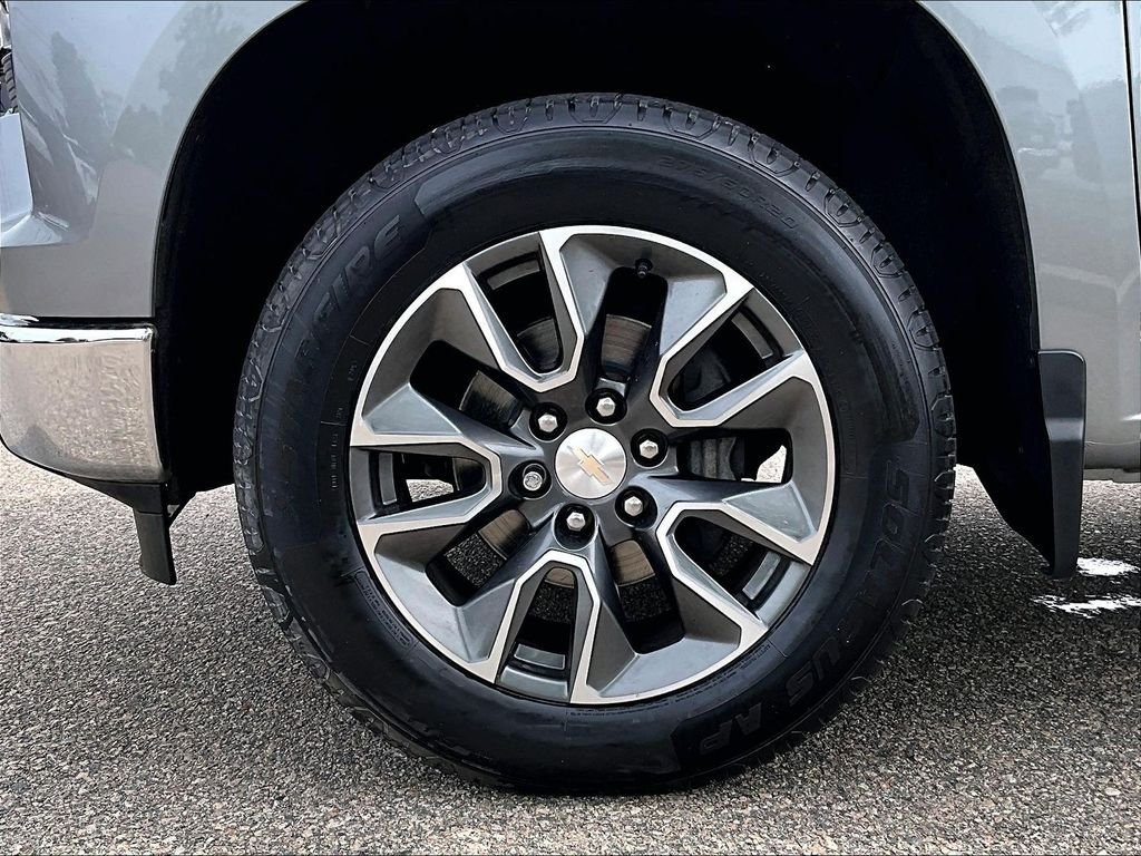 Used 2024 Chevrolet Silverado 1500 LT AWD/4WD image 7