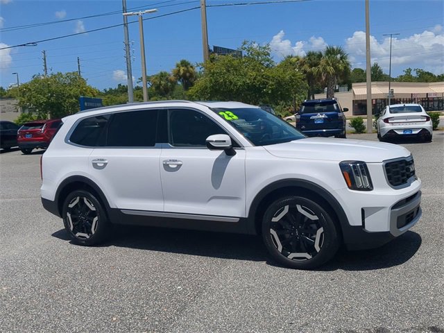 Used 2023 Kia Telluride S w/ S Sunroof Package image 2