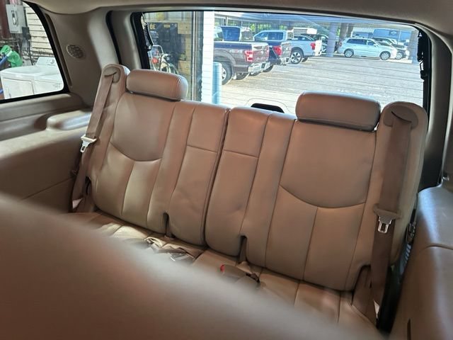 Used 2005 GMC Yukon SLT w/ SLT Preferred Equipment Group AWD/4WD image 13
