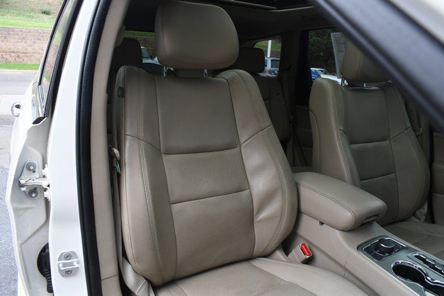Used 2012 Jeep Grand Cherokee Limited w/ Luxury Group II AWD/4WD image 27