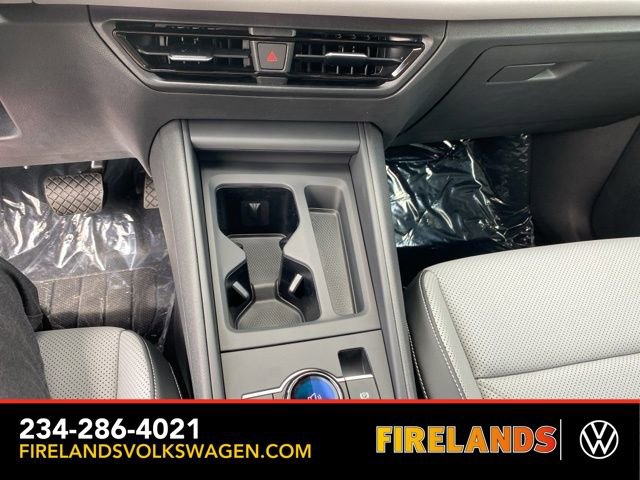 New 2025 Volkswagen Tiguan SE image 38