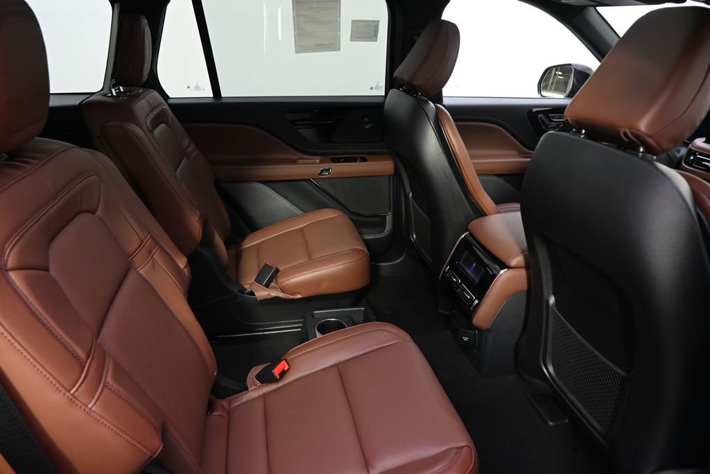 New 2026 Lincoln Aviator Reserve w/ Jet Appearance Package AWD/4WD image 18