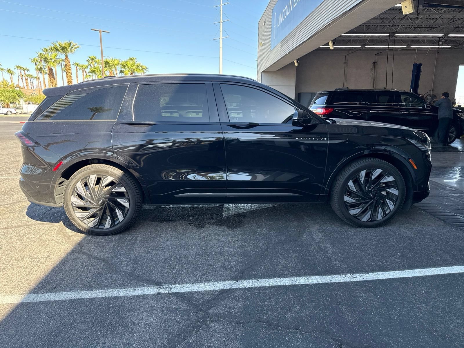 Used 2024 Lincoln Nautilus Reserve w/ Equipment Group 202A AWD/4WD image 4