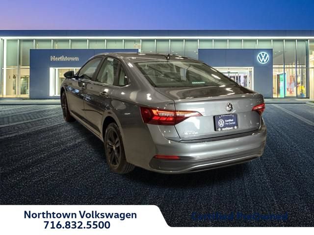 Certified 2023 Volkswagen Jetta SE w/ Panoramic Sunroof Package FWD image 4