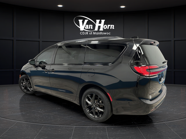 Used 2023 Chrysler Pacifica Touring-L w/ S Appearance Package AWD/4WD image 5