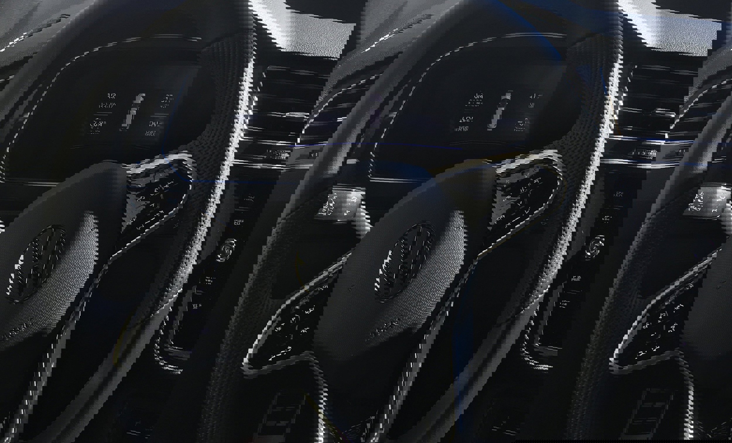 New 2024 Volkswagen Tiguan SE R-Line image 11