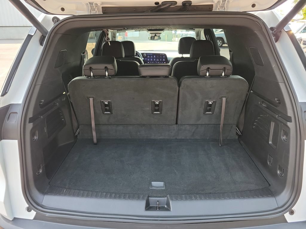 Used 2026 Chevrolet Traverse LT FWD image 10