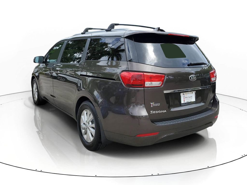Used 2016 Kia Sedona LX image 4