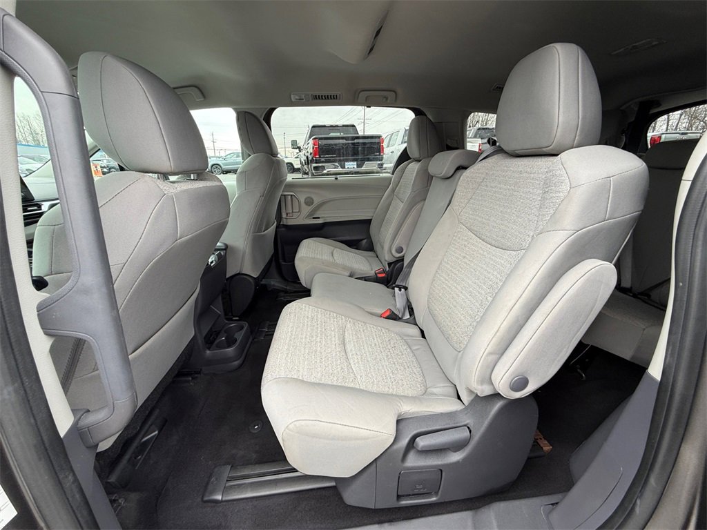 Used 2024 Toyota Sienna LE image 22