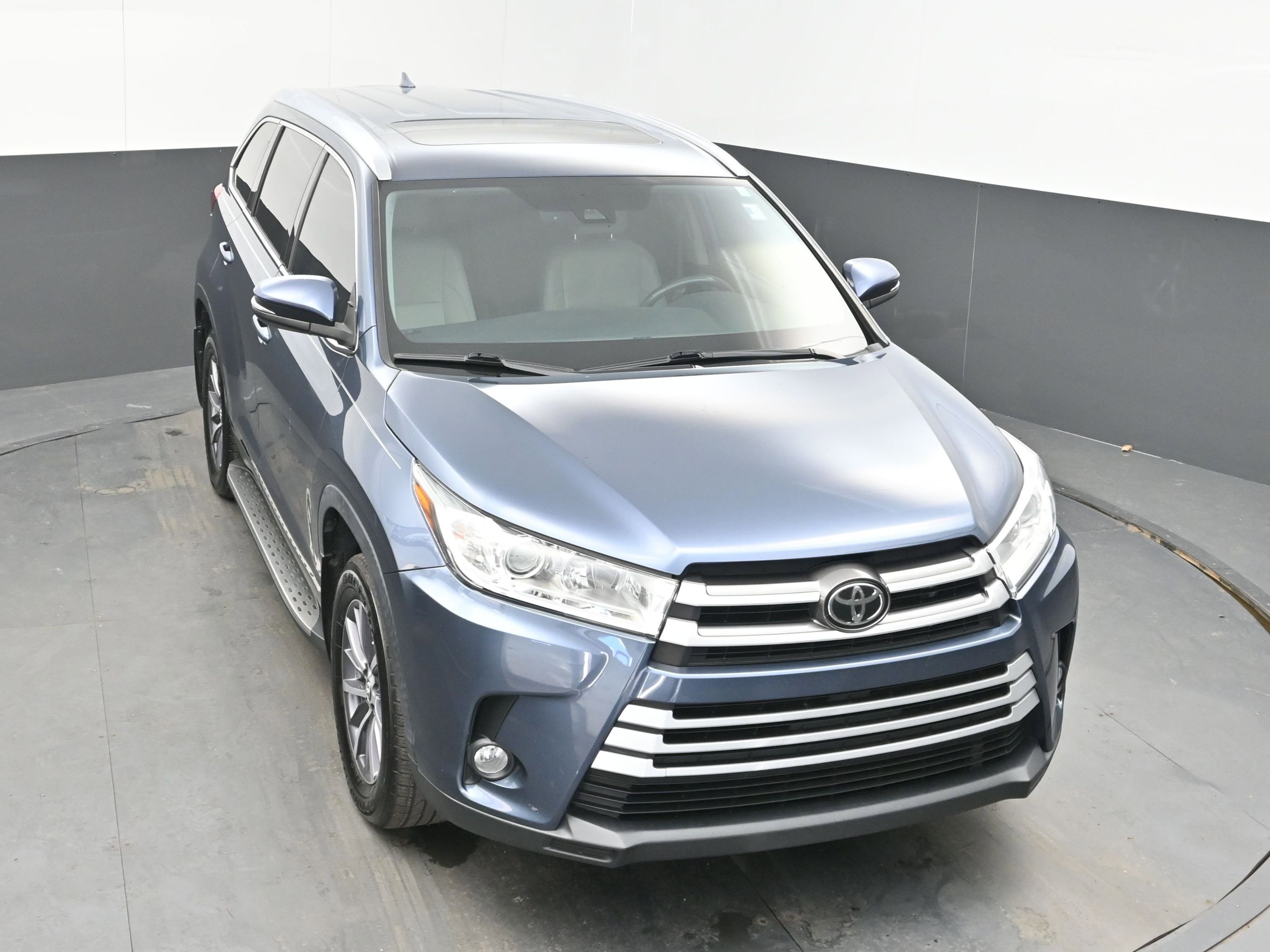 Used 2019 Toyota Highlander XLE image 18