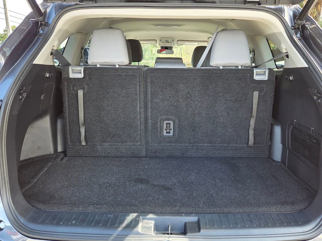 Used 2022 Toyota Highlander LE image 14