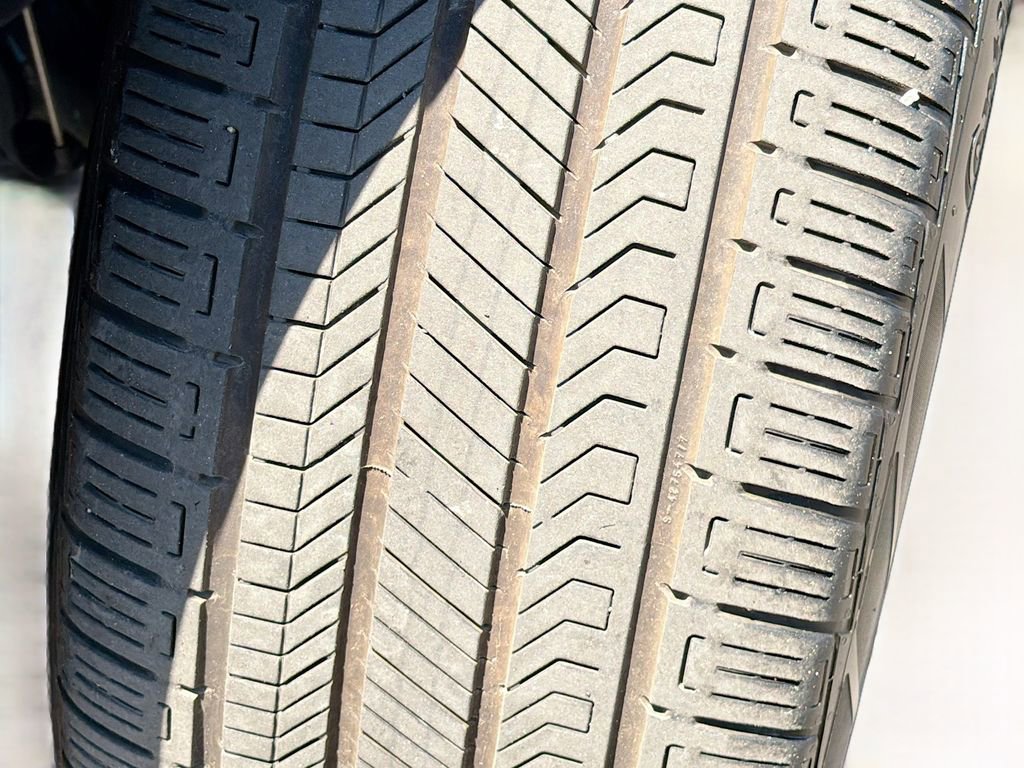 Certified 2025 Cadillac Optiq Sport 2 image 42