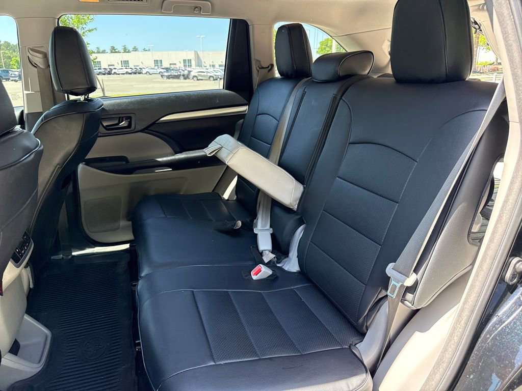 Used 2018 Toyota Highlander Plus AWD/4WD image 31