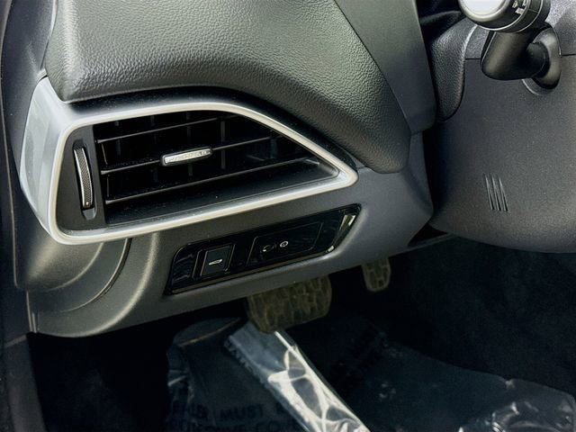 Used 2017 Jaguar XE Premium image 10