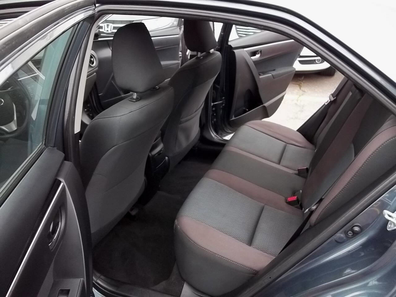 Used 2017 Toyota Corolla LE image 6