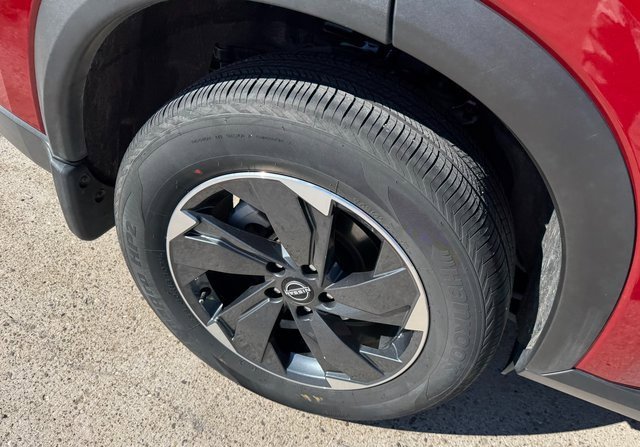 Used 2025 Nissan Rogue SV image 19