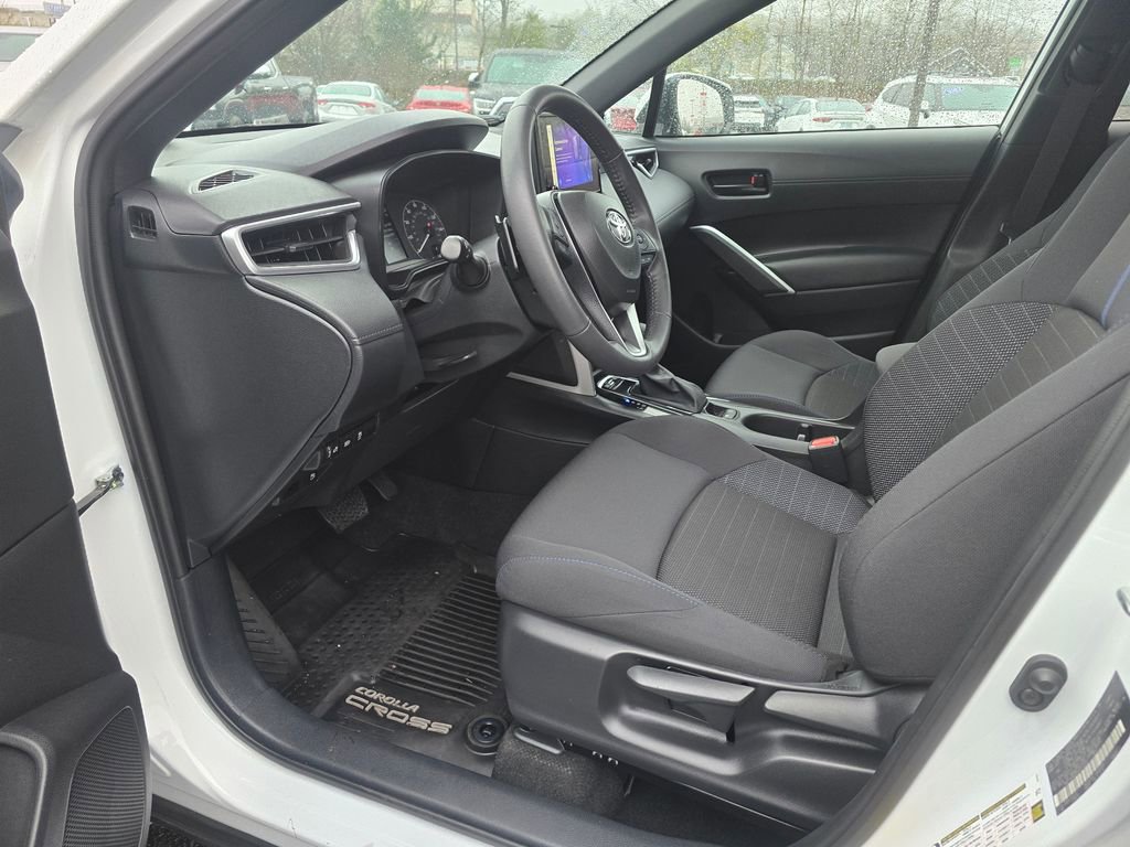 Used 2024 Toyota Corolla Cross SE w/ Moonroof Package image 15