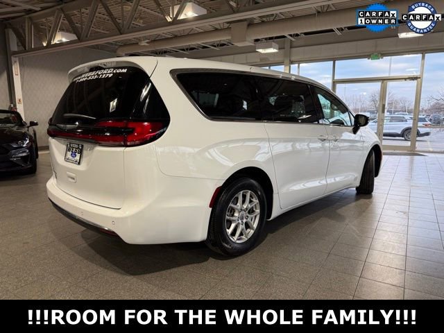Used 2024 Chrysler Pacifica Touring-L image 9