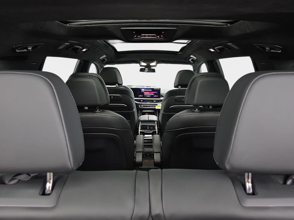 New 2026 BMW X7 M60i image 35
