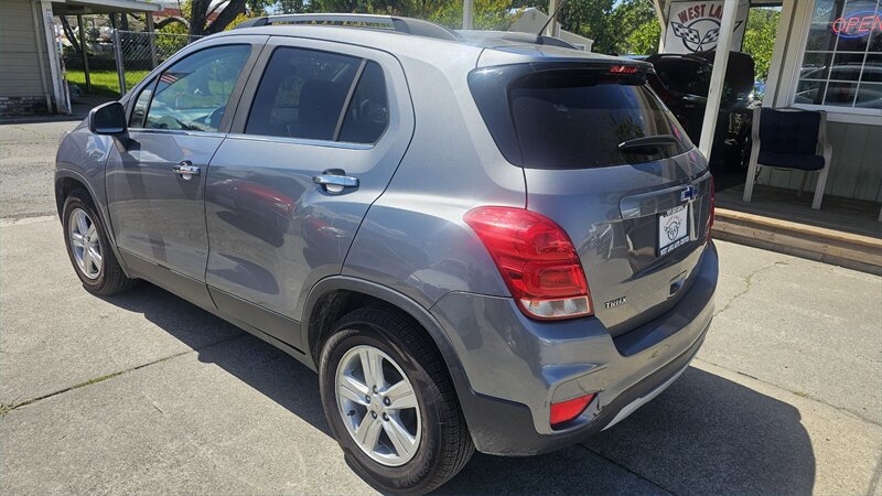 Used 2019 Chevrolet Trax LT w/ LT Convenience Package FWD image 4