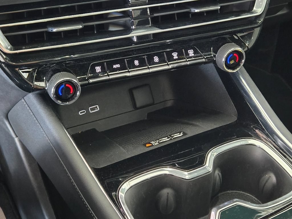 Certified 2025 Chevrolet Traverse High Country w/ LPO, Floor Liner Package AWD/4WD image 29