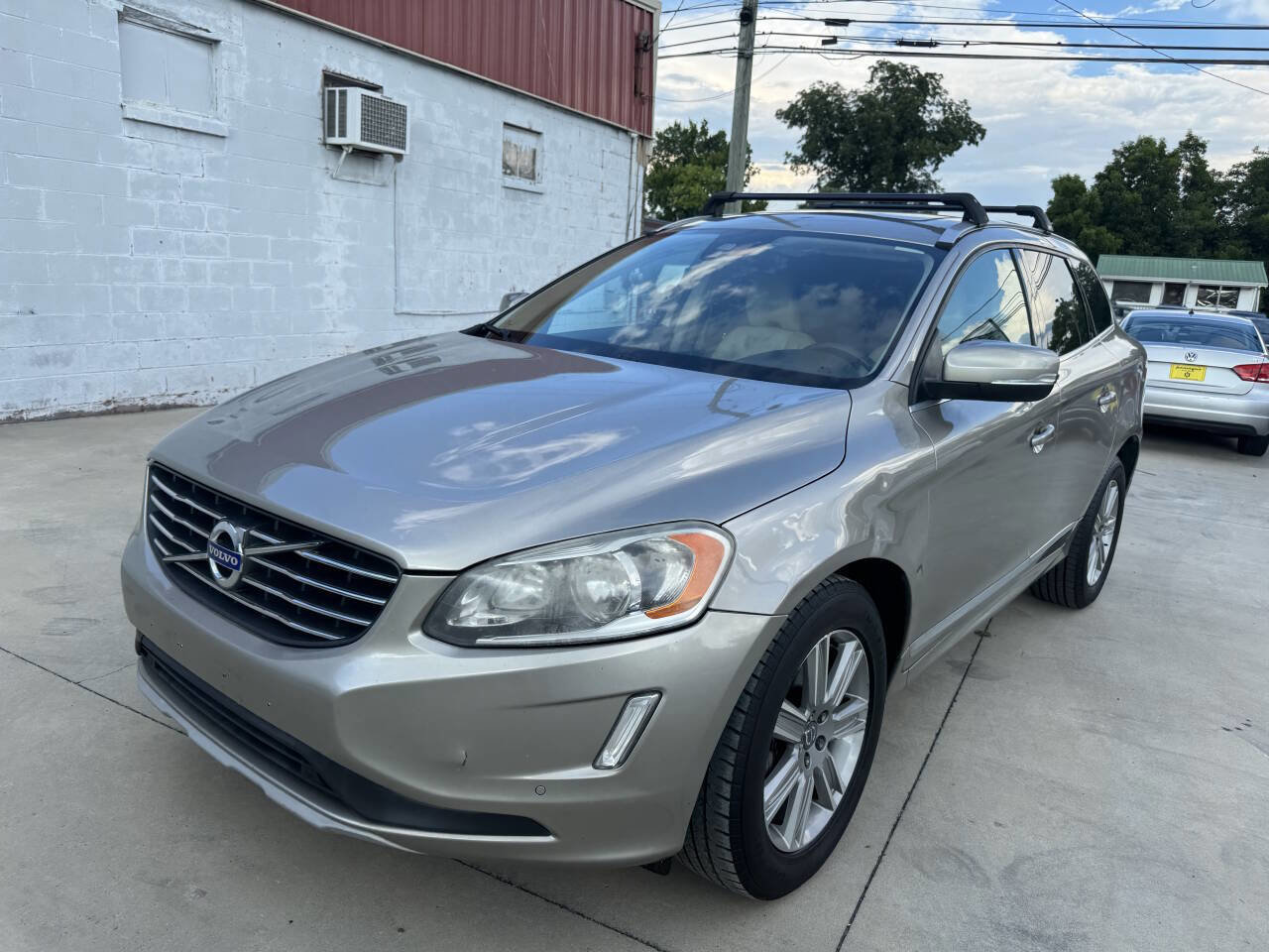 Used 2016 Volvo XC60 T6 w/ Proximity Package image 27