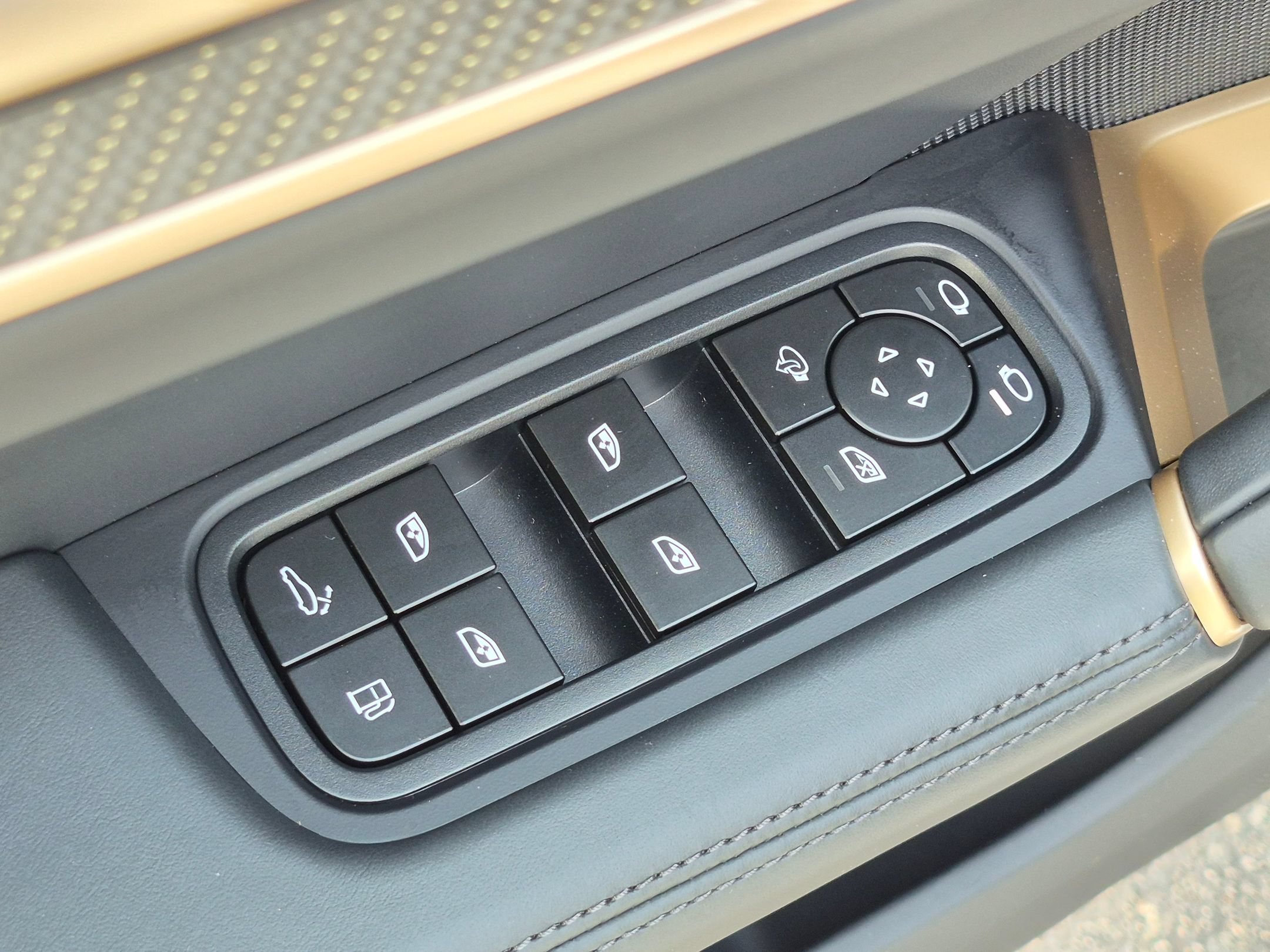 Certified 2026 Porsche Cayenne Turbo AWD/4WD image 25