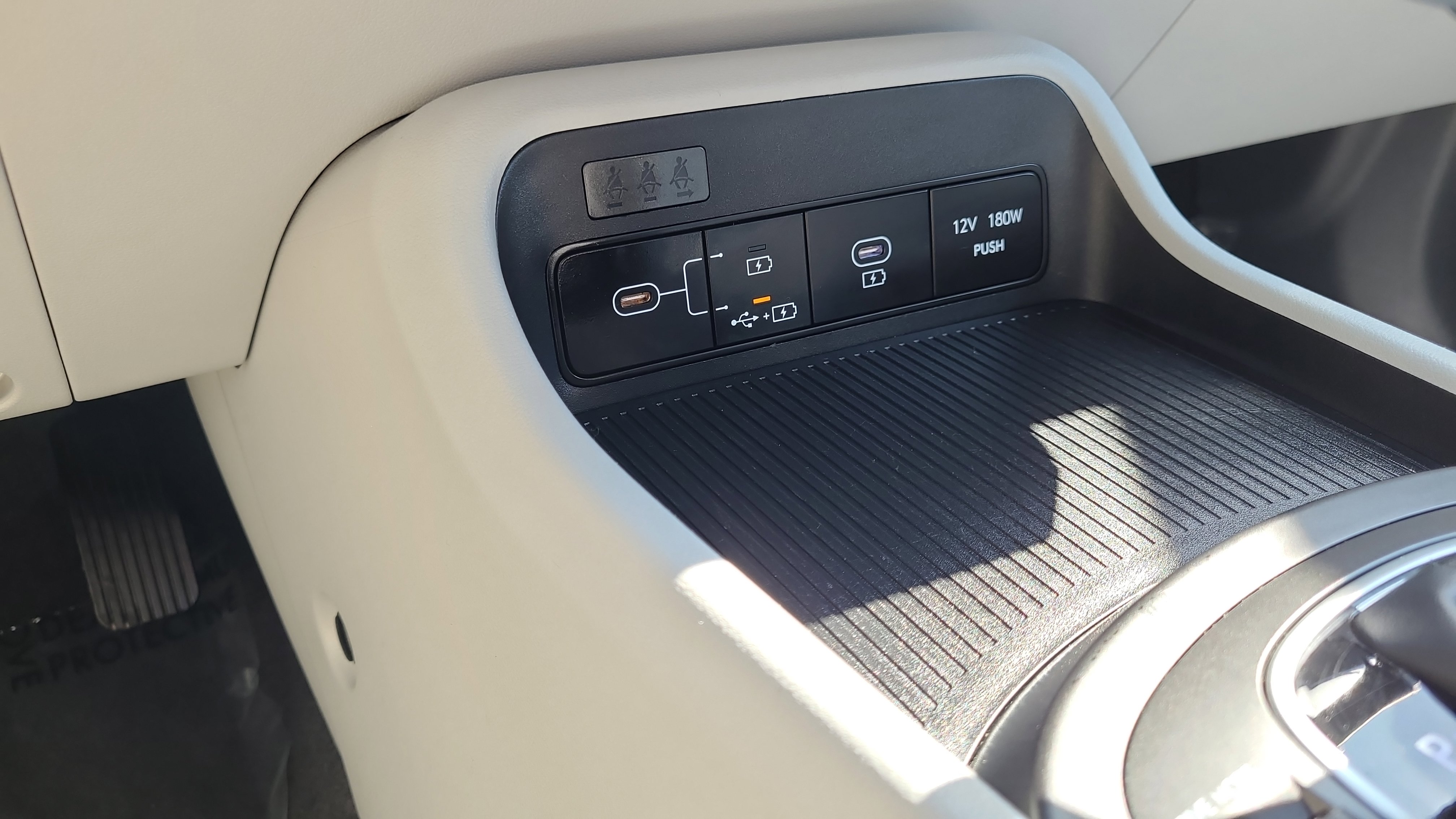 Used 2025 Hyundai Kona SEL image 24