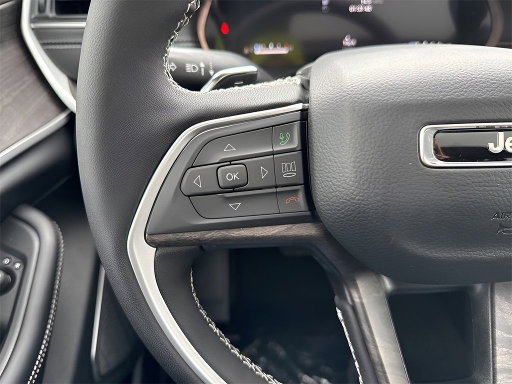 New 2025 Jeep Grand Cherokee L Limited image 32