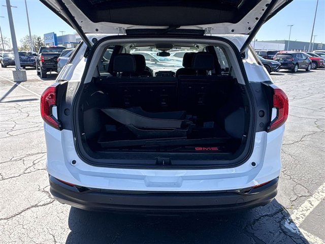 Used 2023 GMC Terrain SLE w/ Driver Convenience Package image 24