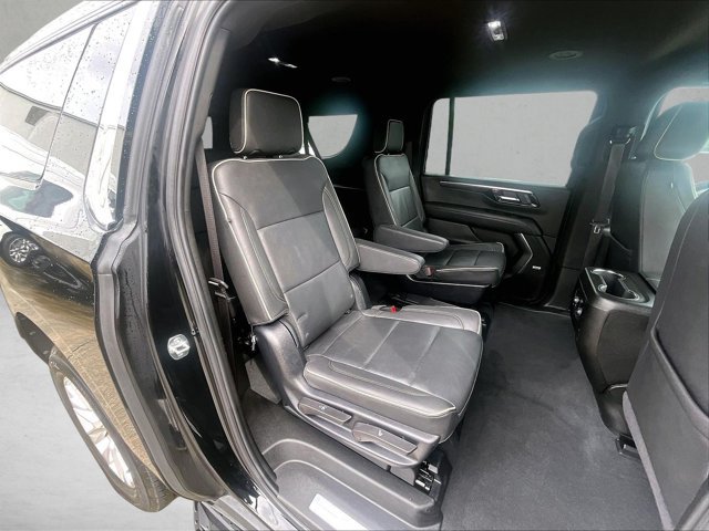 Used 2025 Chevrolet Suburban Premier RWD image 29