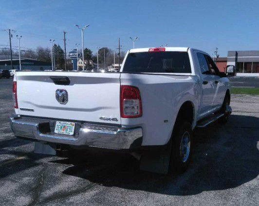 Used 2024 RAM 3500 Big Horn AWD/4WD image 3