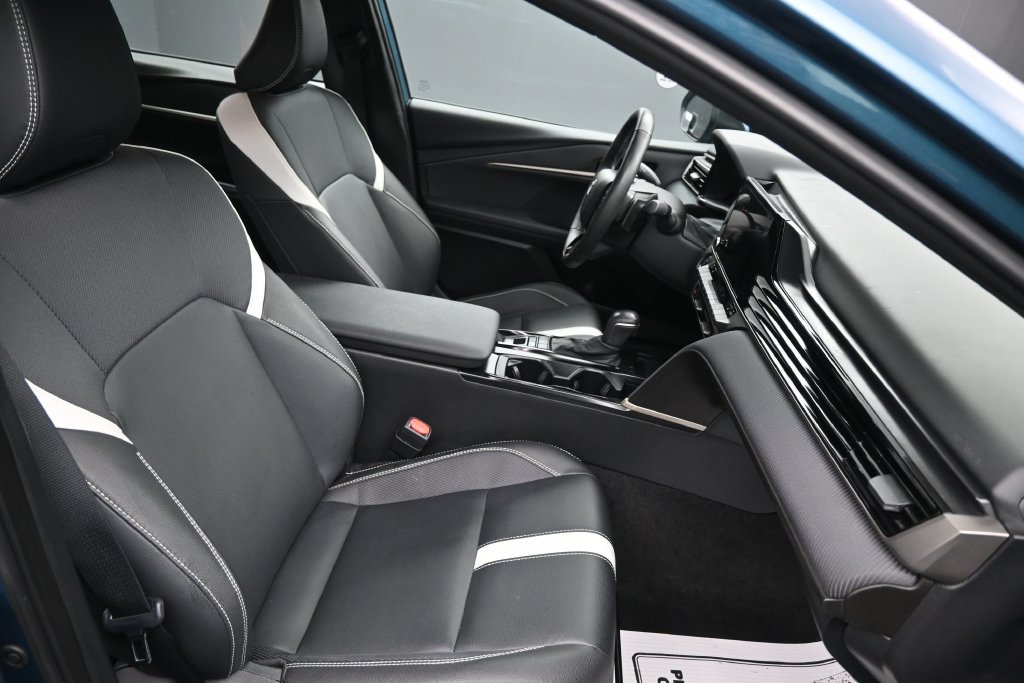 Used 2025 Toyota Camry SE w/ Convenience Package FWD image 31