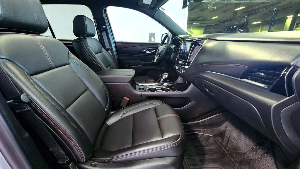 Used 2023 Chevrolet Traverse RS image 50