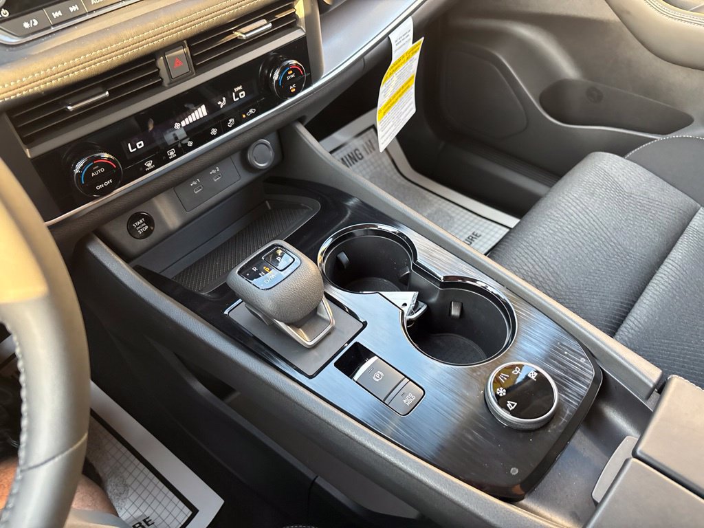Certified 2026 Nissan Rogue SV AWD/4WD image 31