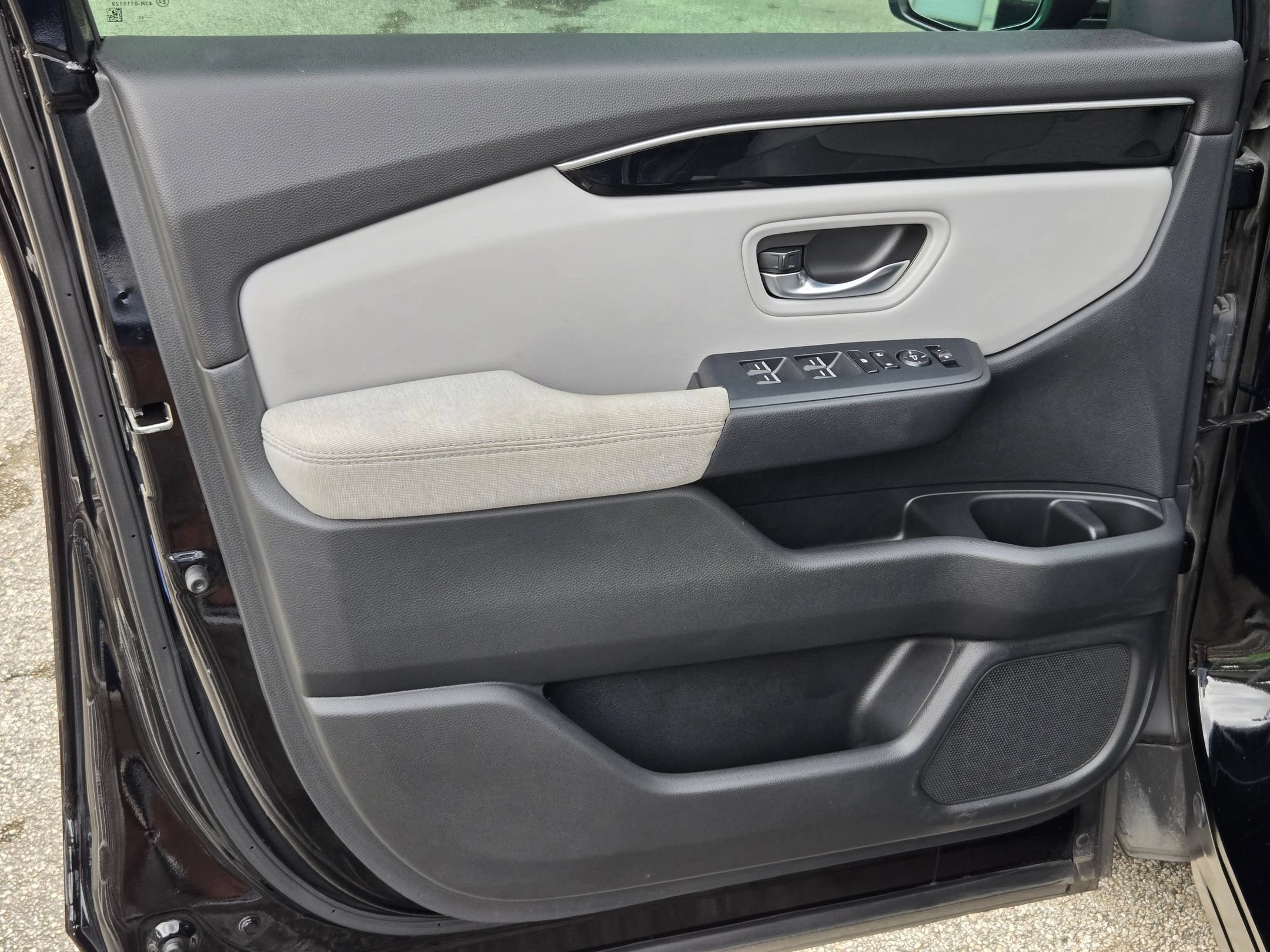 Used 2023 Honda Pilot LX image 11