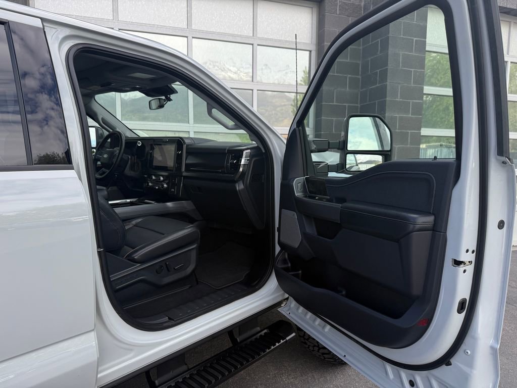 Used 2025 Ford F350 Lariat AWD/4WD image 22