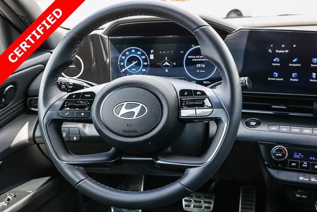 Certified 2025 Hyundai Elantra SEL FWD image 17