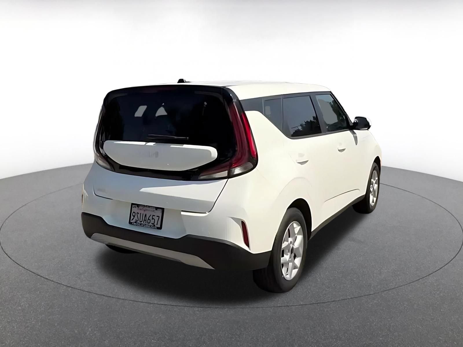 Used 2025 Kia Soul LX w/ LX Technology Package FWD image 13