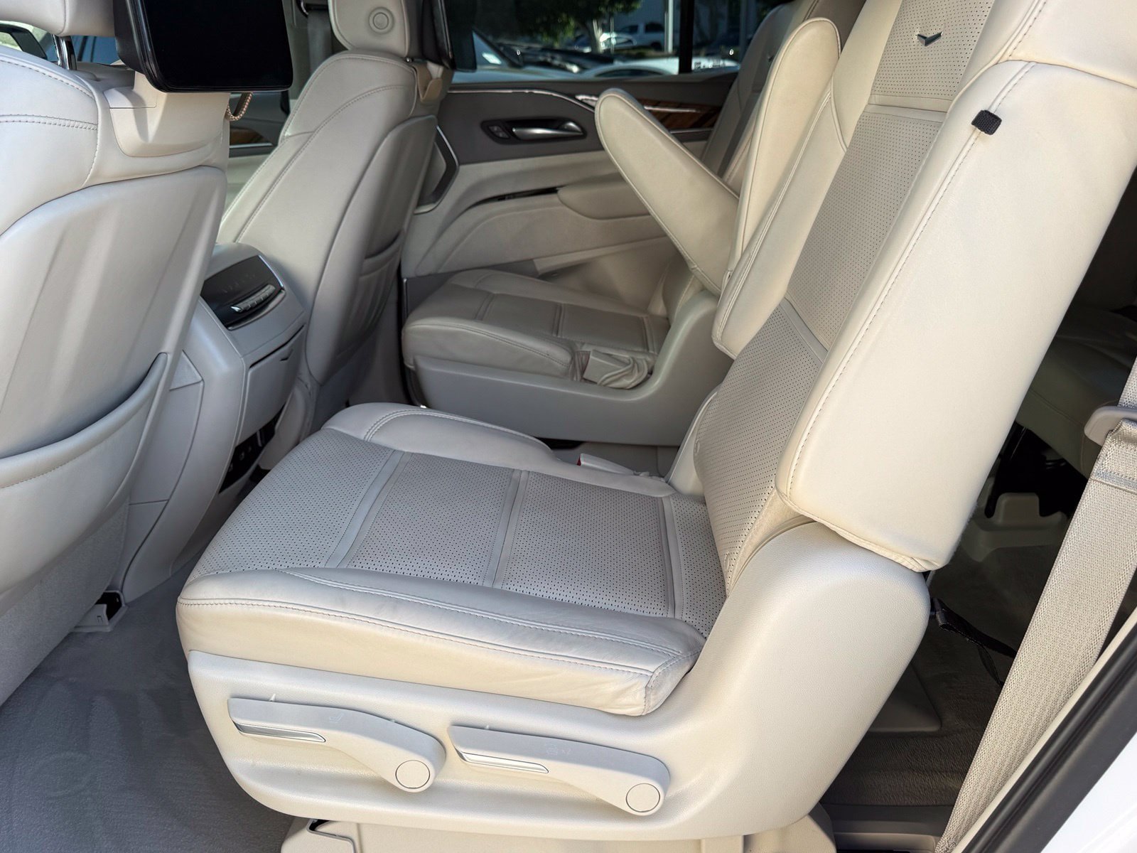 Used 2021 Cadillac Escalade Sport Platinum AWD/4WD image 36