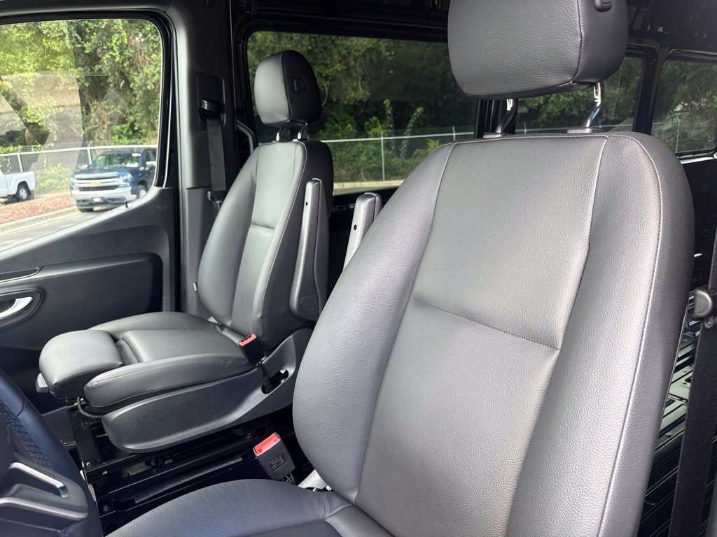 Used 2024 Mercedes-Benz Sprinter 3500 image 9