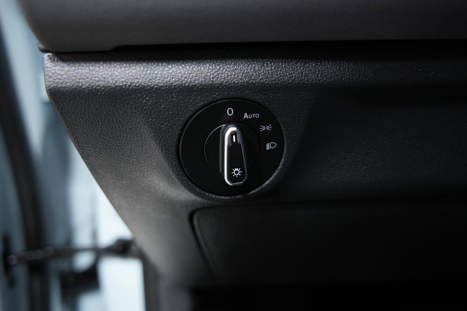 Used 2025 Volkswagen Jetta SE image 27